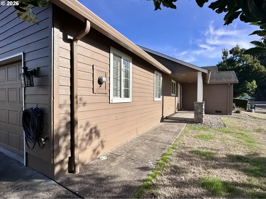 963 Hazelnut Ln, Springfield, OR 97478 - #3
