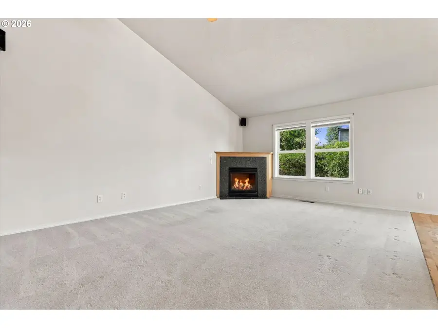 645 N Juniper Ct, Canby, OR 97013 - #3