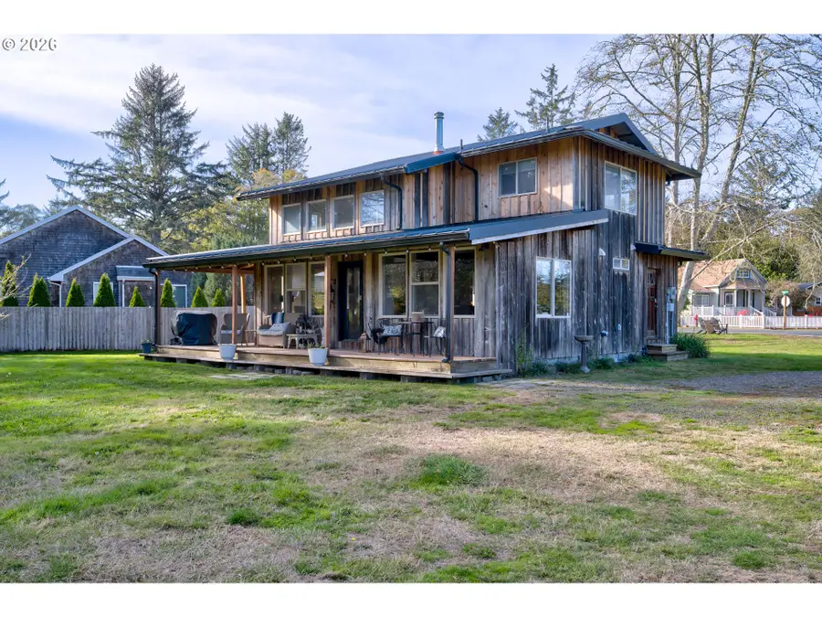 1106 30th St, Seaview, WA 98644 - #3