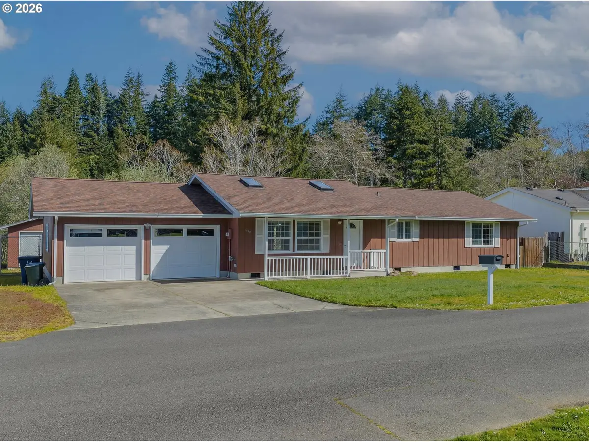 530 Robinhood Ave, Lakeside, OR 97449 - #1