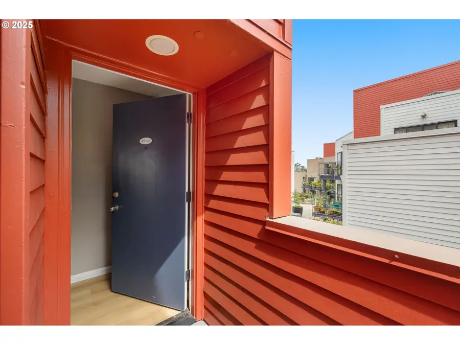 1010 NW Naito Pkwy #M15, Portland, OR 97209 - Image #3