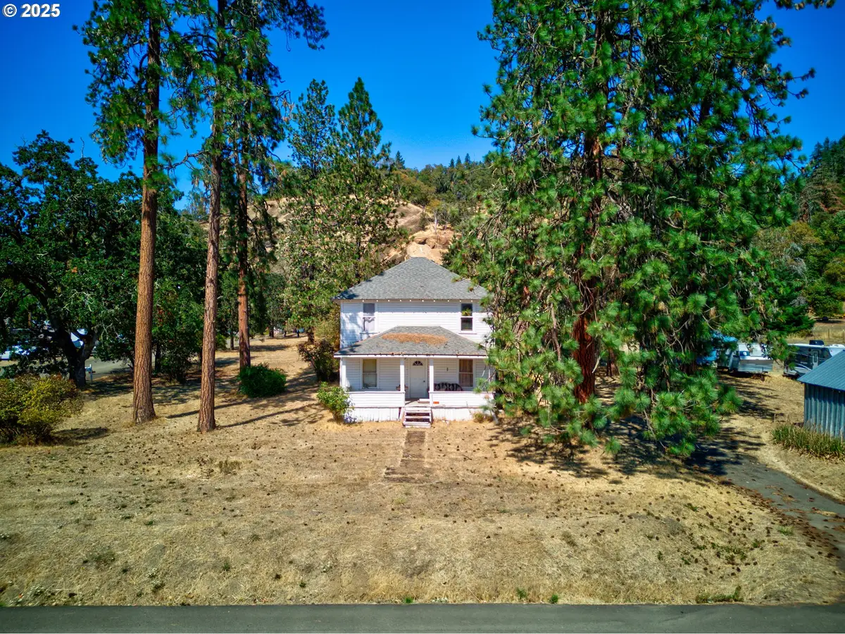 804 North Bank Rd, Roseburg, OR 97470 - Image #1