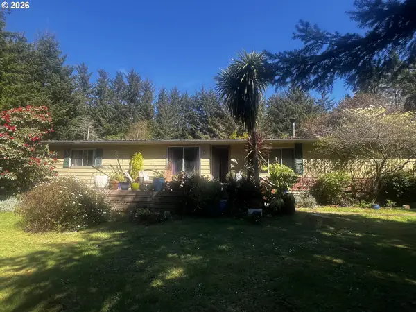 24957 Pistol River Loop, GoldBeach, OR 97444