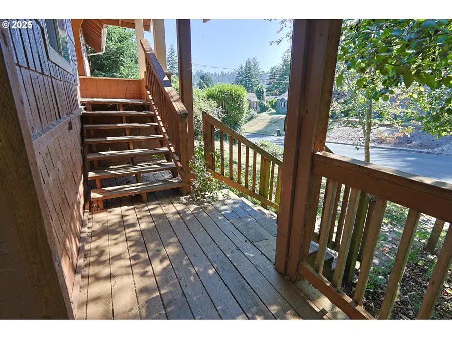 1194 Oregon Ave, Coos Bay, OR 97420 - Image #3