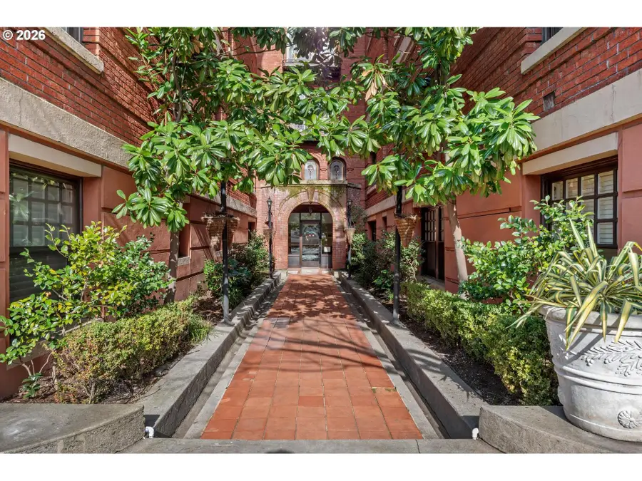 1829 NW Lovejoy St #305, Portland, OR 97209 - #2