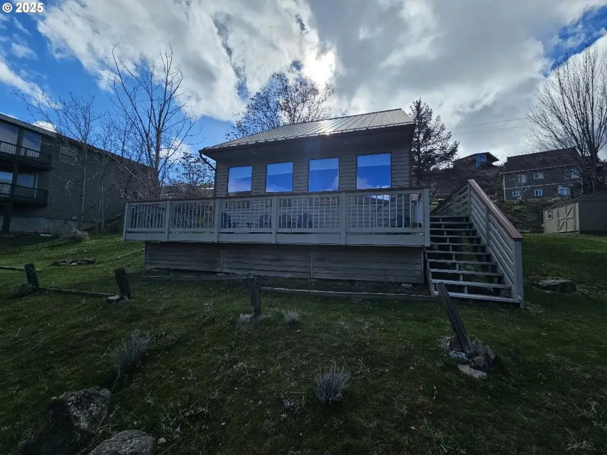 804 Riverside St, Maupin, OR 97037 - Image #1