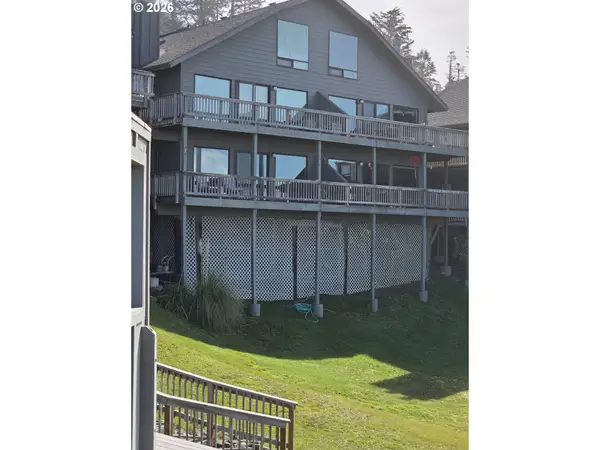 29134 Ellensburg Ave #16, GoldBeach, OR 97444