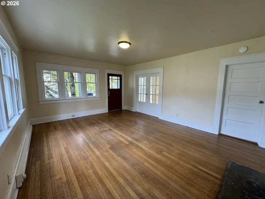 90 E 20th Ave, Eugene, OR 97405 - #3