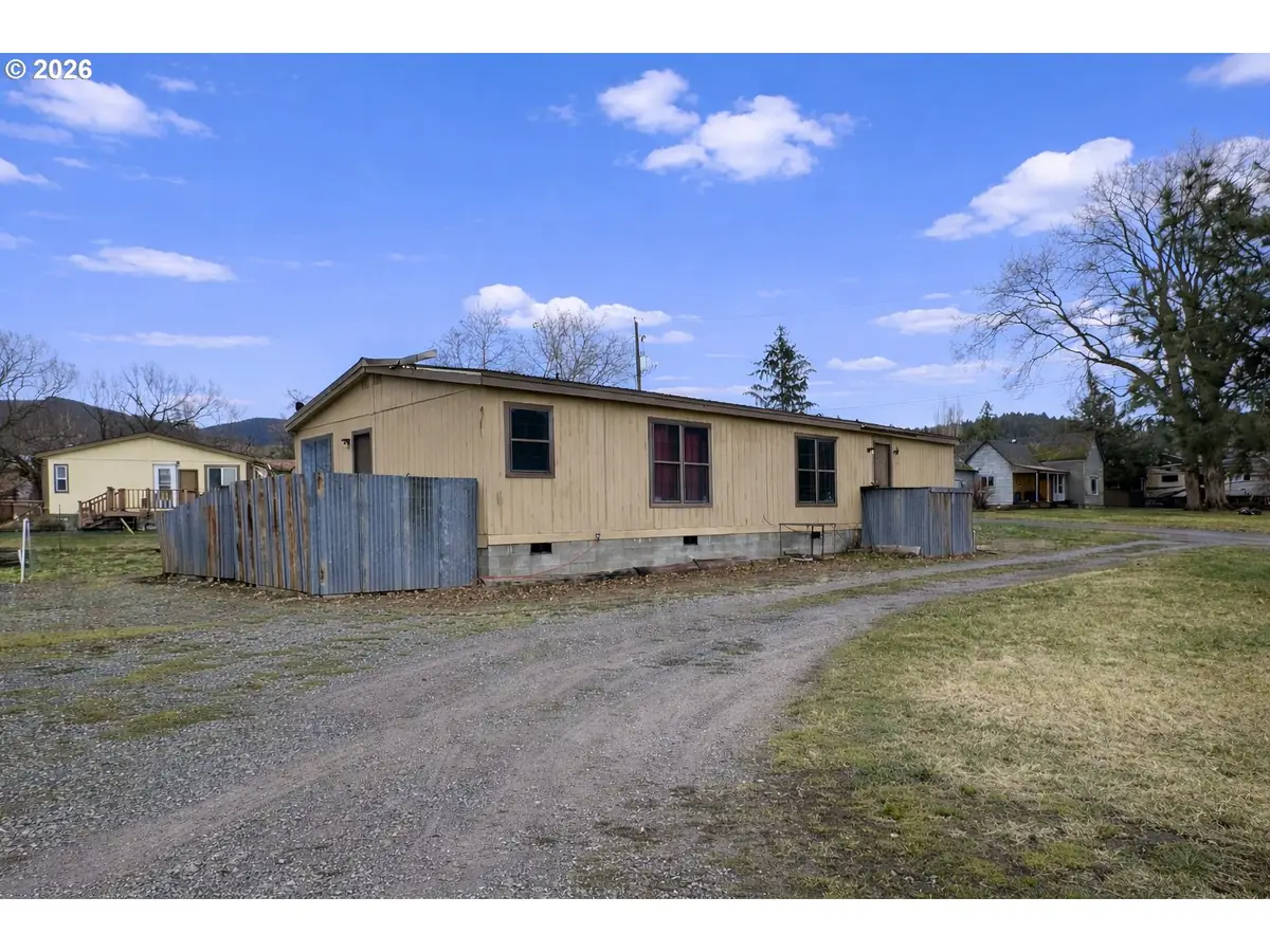 701 2nd St, Cove, OR 97824 - #1