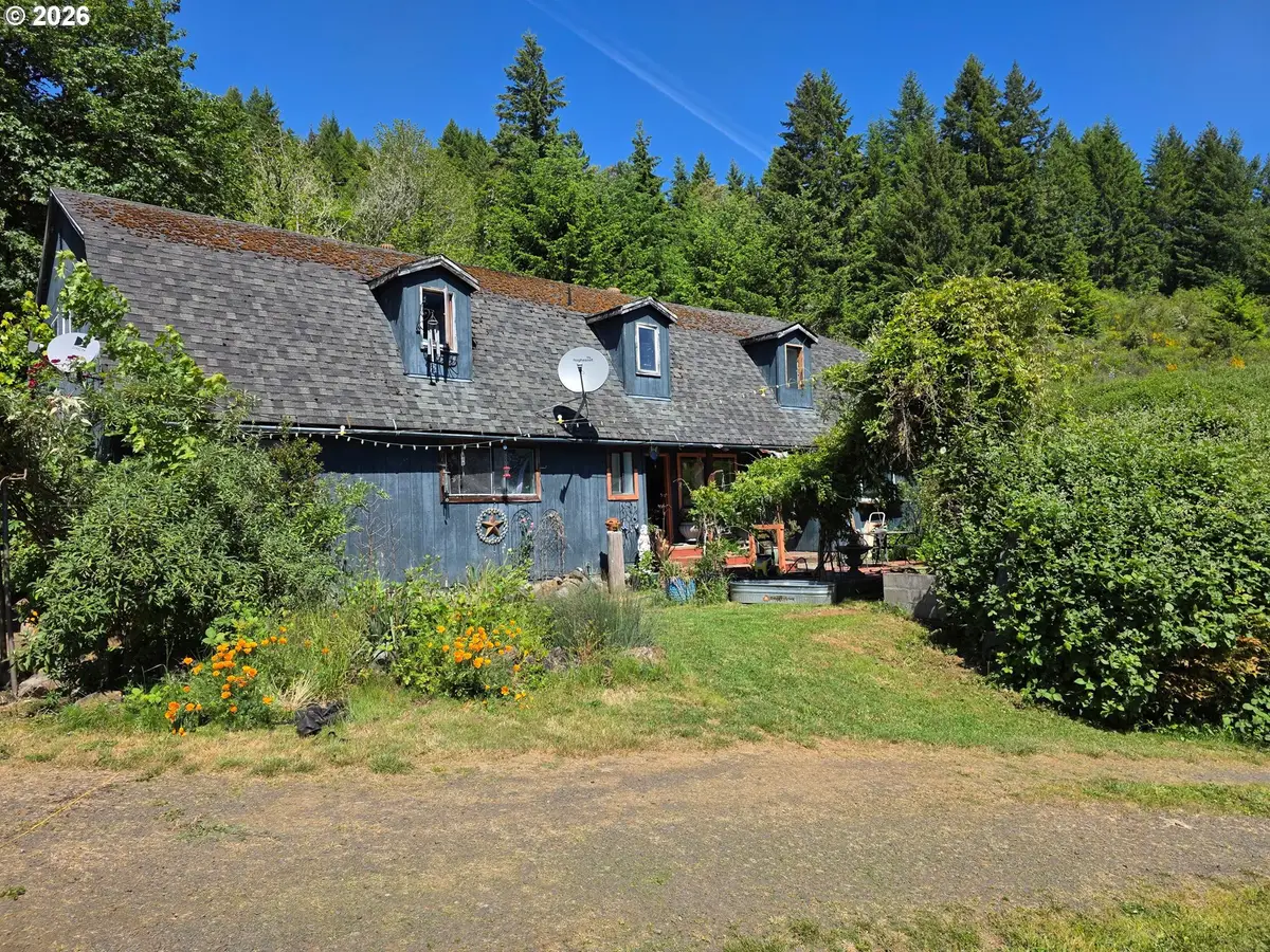 8955 Scotts Valley Rd, Yoncalla, OR 97499 - #1