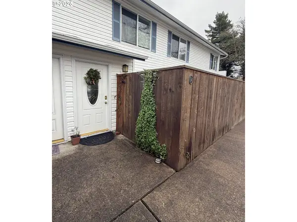 28740 SW Parkway Ave #D4, Wilsonville, OR 97070