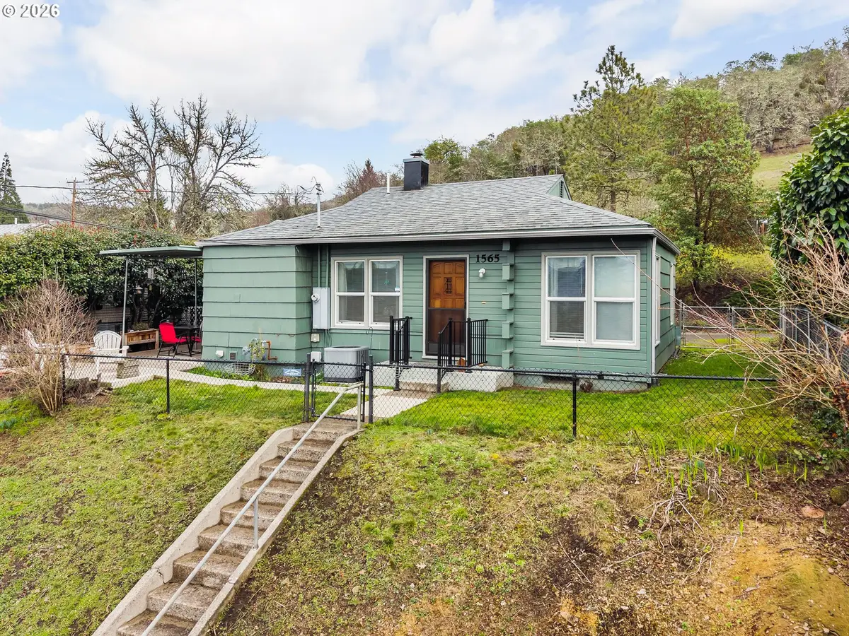 1565 NE Todd St, Roseburg, OR 97470 - Image #1