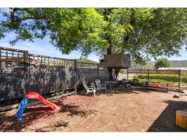 3580 NW Broad St, Roseburg, OR 97471 - #3