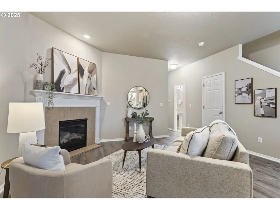 623 N Oak Hollow Dr, Newberg, OR 97132 - Image #2