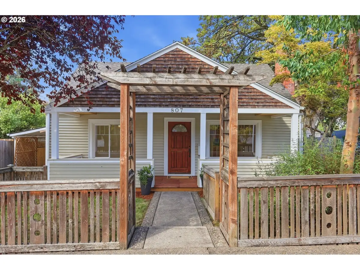 807 W 19th Ave, Eugene, OR 97402 - #1