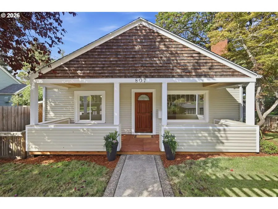 807 W 19th Ave, Eugene, OR 97402 - #2