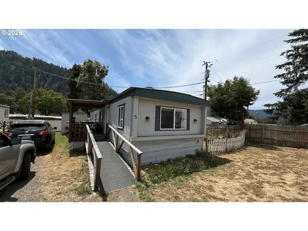 76251 Rainbow St #5, Oakridge, OR 97463