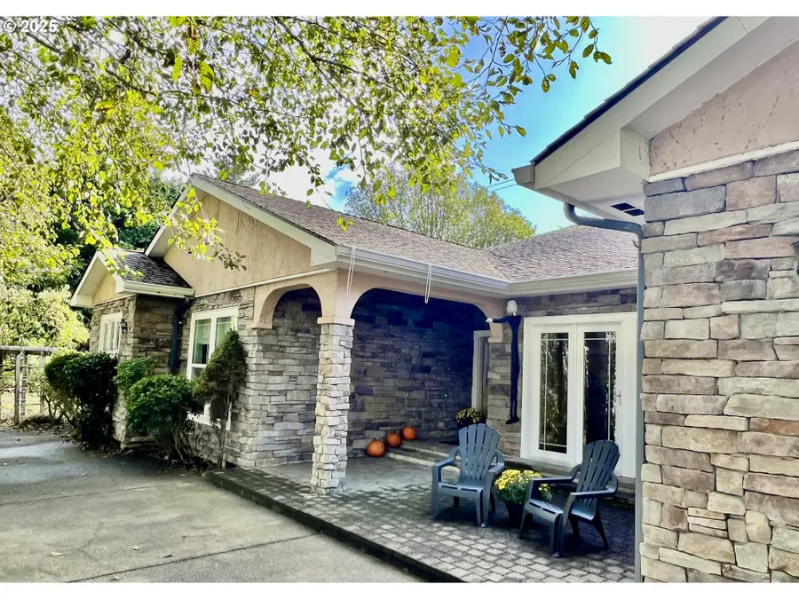 17130 Eastwood Ln, Brookings, OR 97415 - Image #2