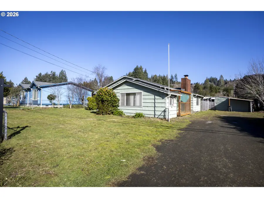 550 N 8th St, Lakeside, OR 97449 - #2