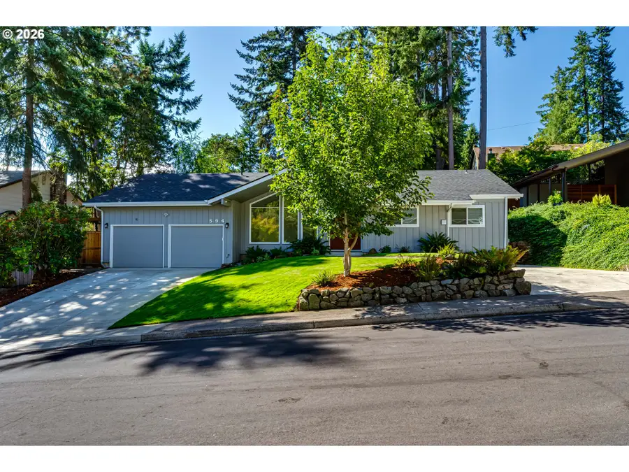 594 Empress Ave, Eugene, OR 97405 - #2