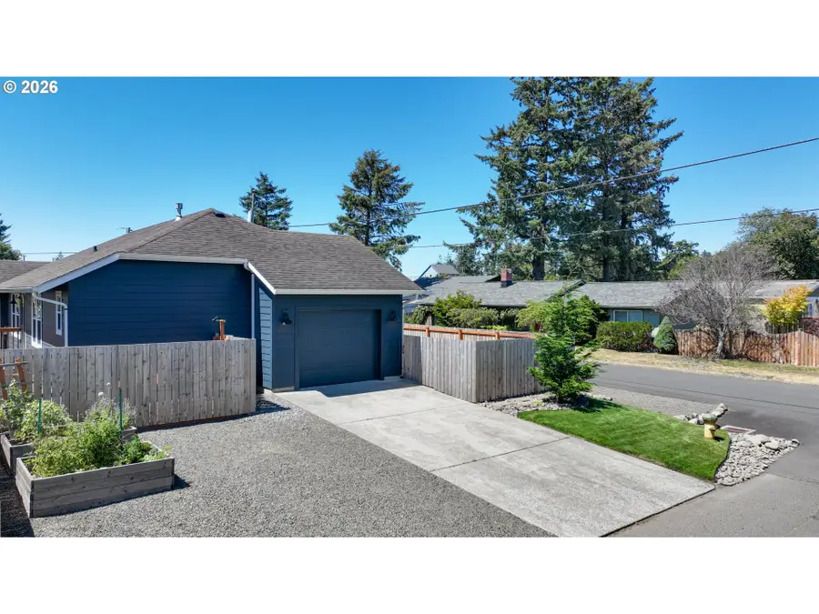 825 25th Ave, Seaside, OR 97138 - #3