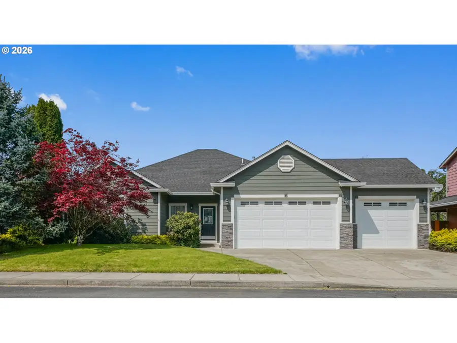 1231 SW 3rd Ave, Mill City, OR 97360 - #2