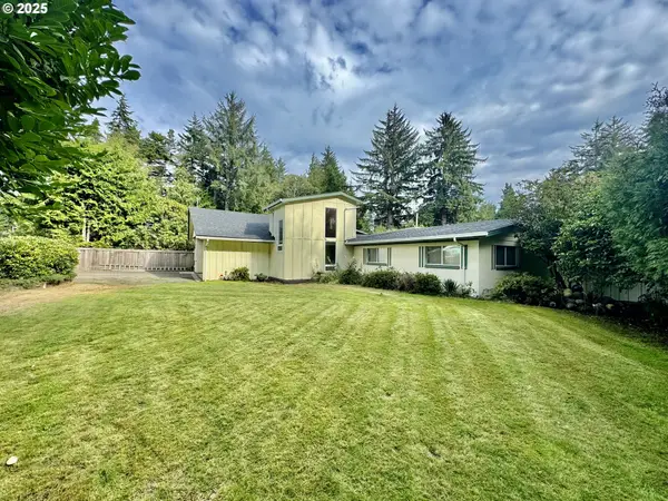 4990 Mitchell Loop Rd, Florence, OR 97439