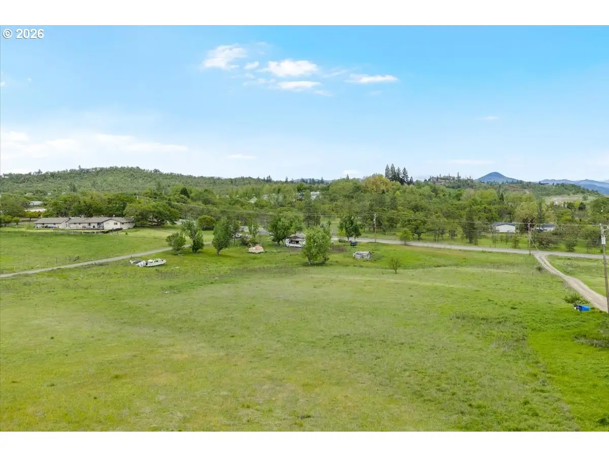 963 Stevens Rd, Eagle Point, OR 97524 - #1