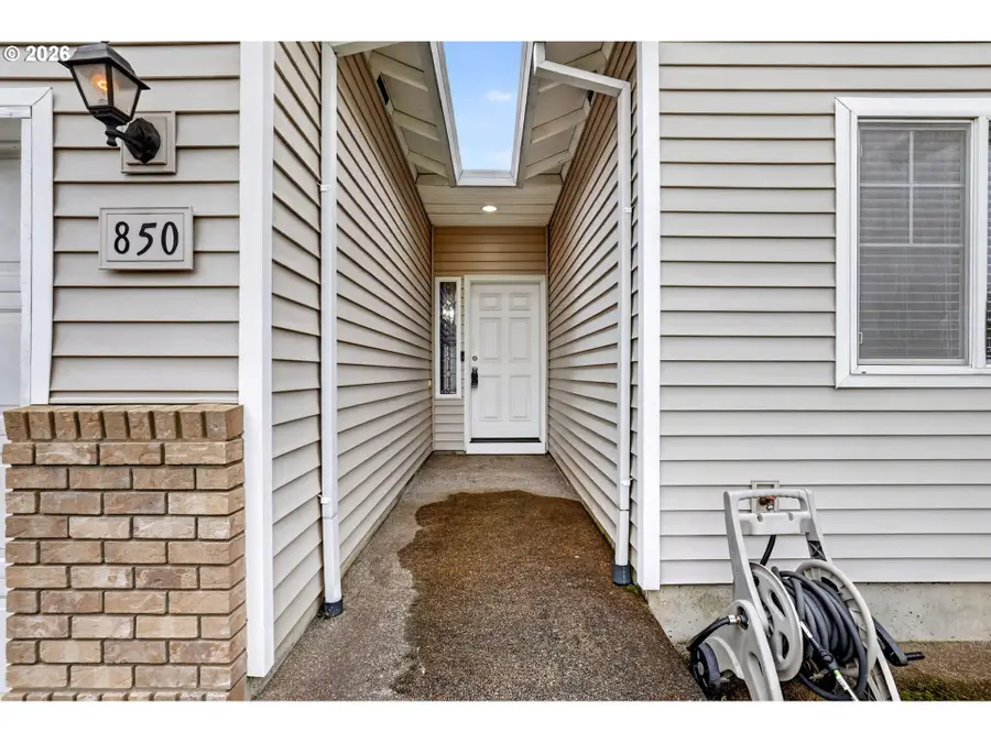 850 Columbia Dr, Molalla, OR 97038 - #2