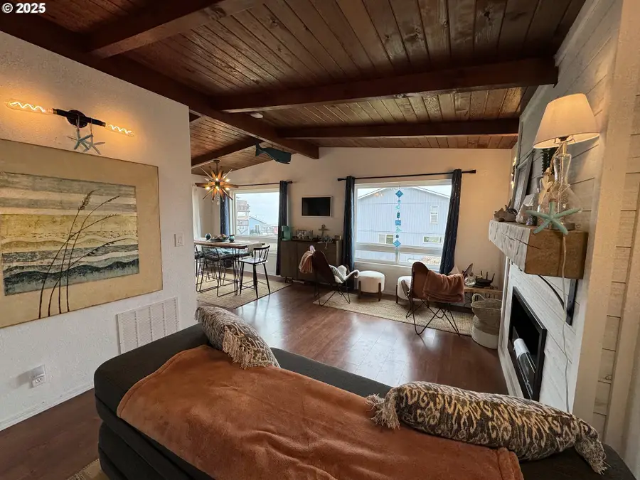 1906 NE 69th St, Lincoln City, OR 97367 - Image #2