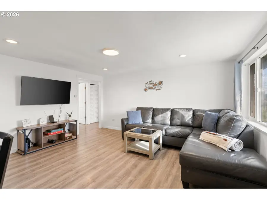 2130 SE 19th St, Hermiston, OR 97838 - #3