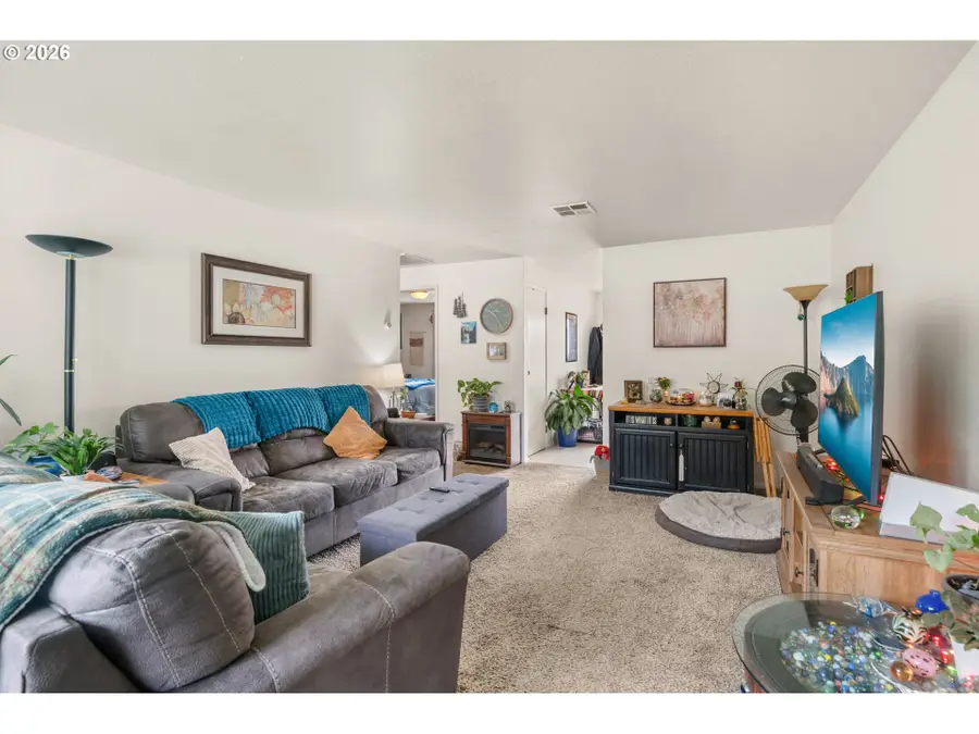 625 Hassett St, Brookings, OR 97415 - #3