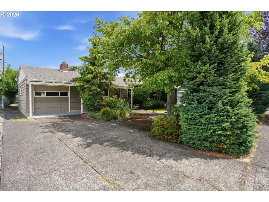 2556 Taylor Ave, Longview, WA 98632 - #2