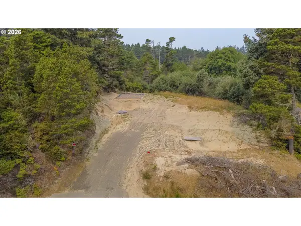 88230 Leeward Dr, Florence, OR 97439