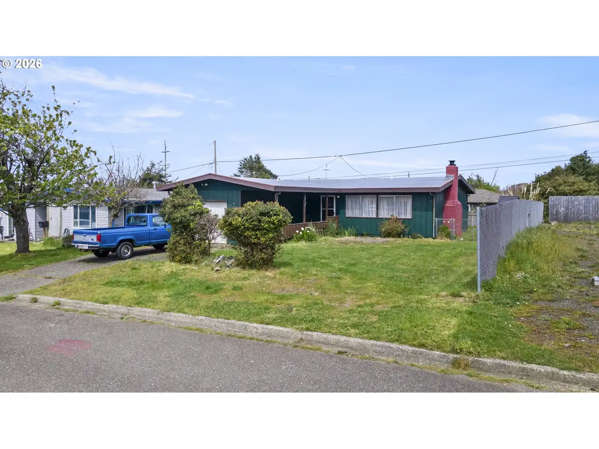 1060 Garfield Ave, Coos Bay, OR 97420 - #1