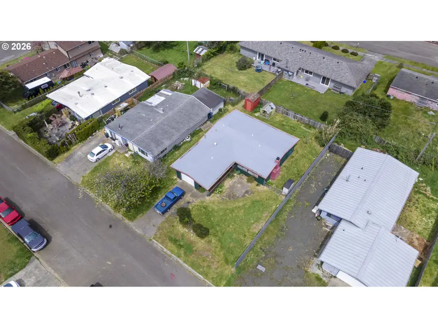 1060 Garfield Ave, Coos Bay, OR 97420 - #2