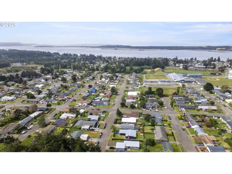 1060 Garfield Ave, Coos Bay, OR 97420 - #3