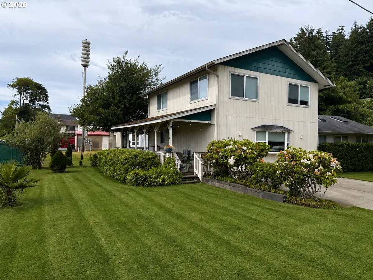925 Front St, Gardiner, OR 97441 - #1