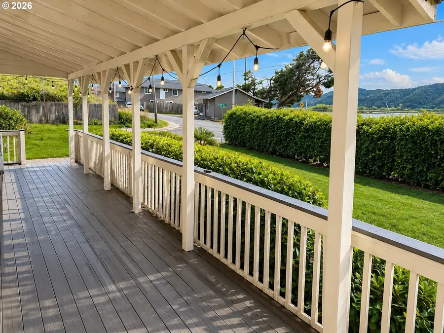 925 Front St, Gardiner, OR 97441 - #3