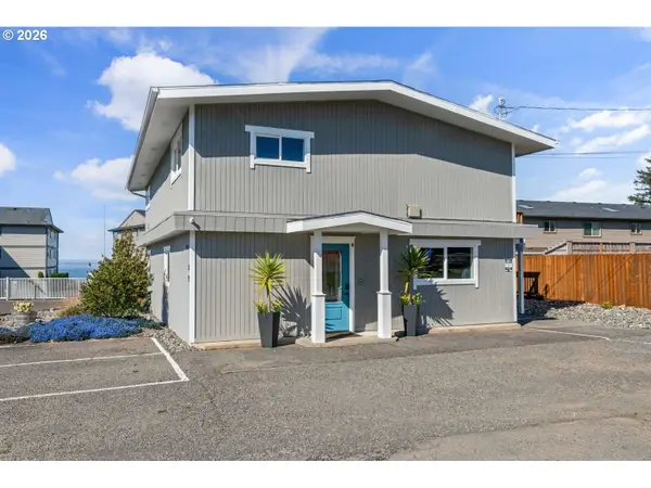 1214 Moore St, Brookings, OR 97415