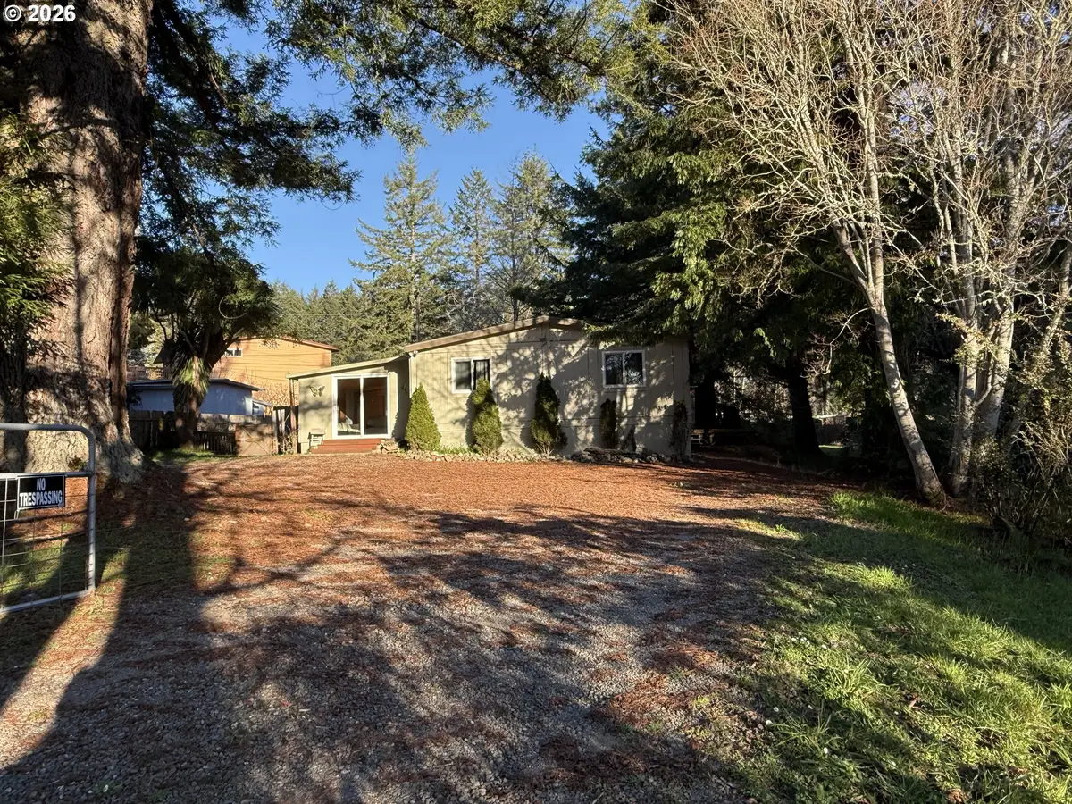 16947 Parkview Dr, Brookings, OR 97415 - Image #1