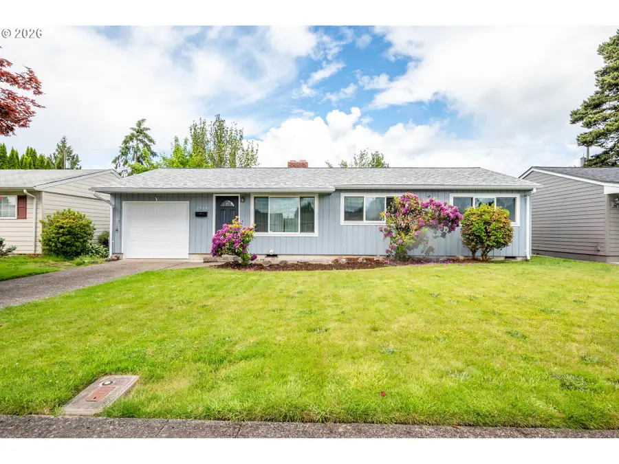2586 Taylor Ave, Longview, WA 98632 - #2