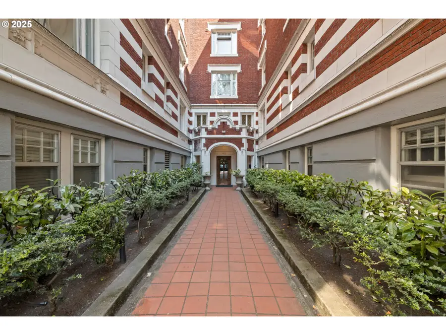 1811 NW Couch St #508, Portland, OR 97209 - Image #2