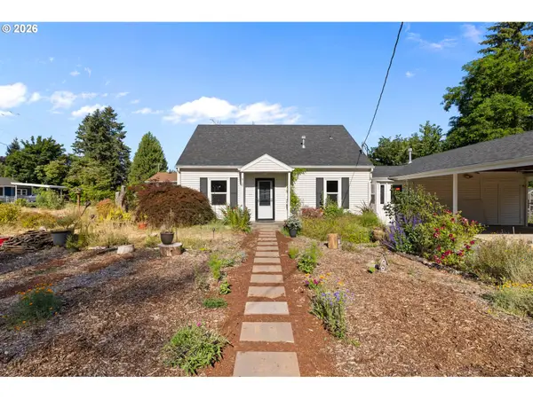 915 N Locust St, Canby, OR 97013