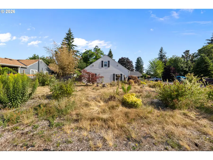 915 N Locust St, Canby, OR 97013 - #2