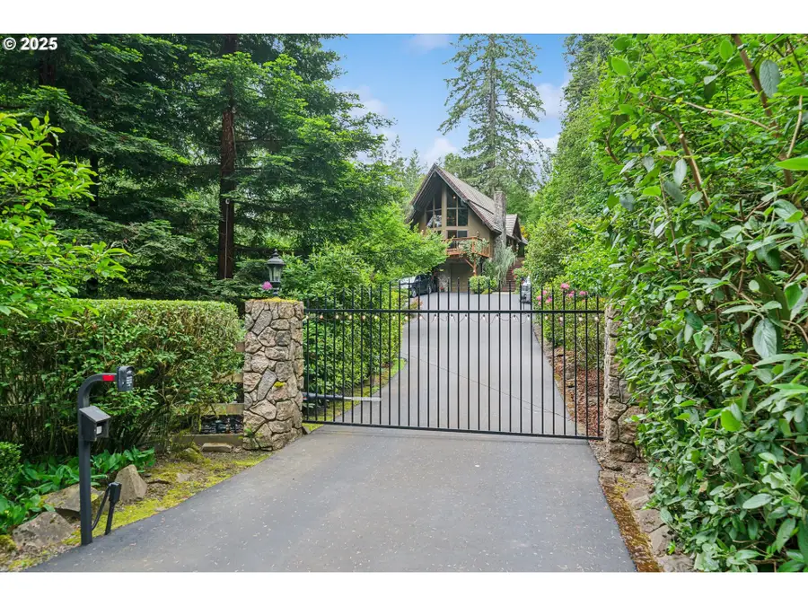 30625 SW Riverwood Dr, Northwest Clackamas, OR 97068 - Image #2