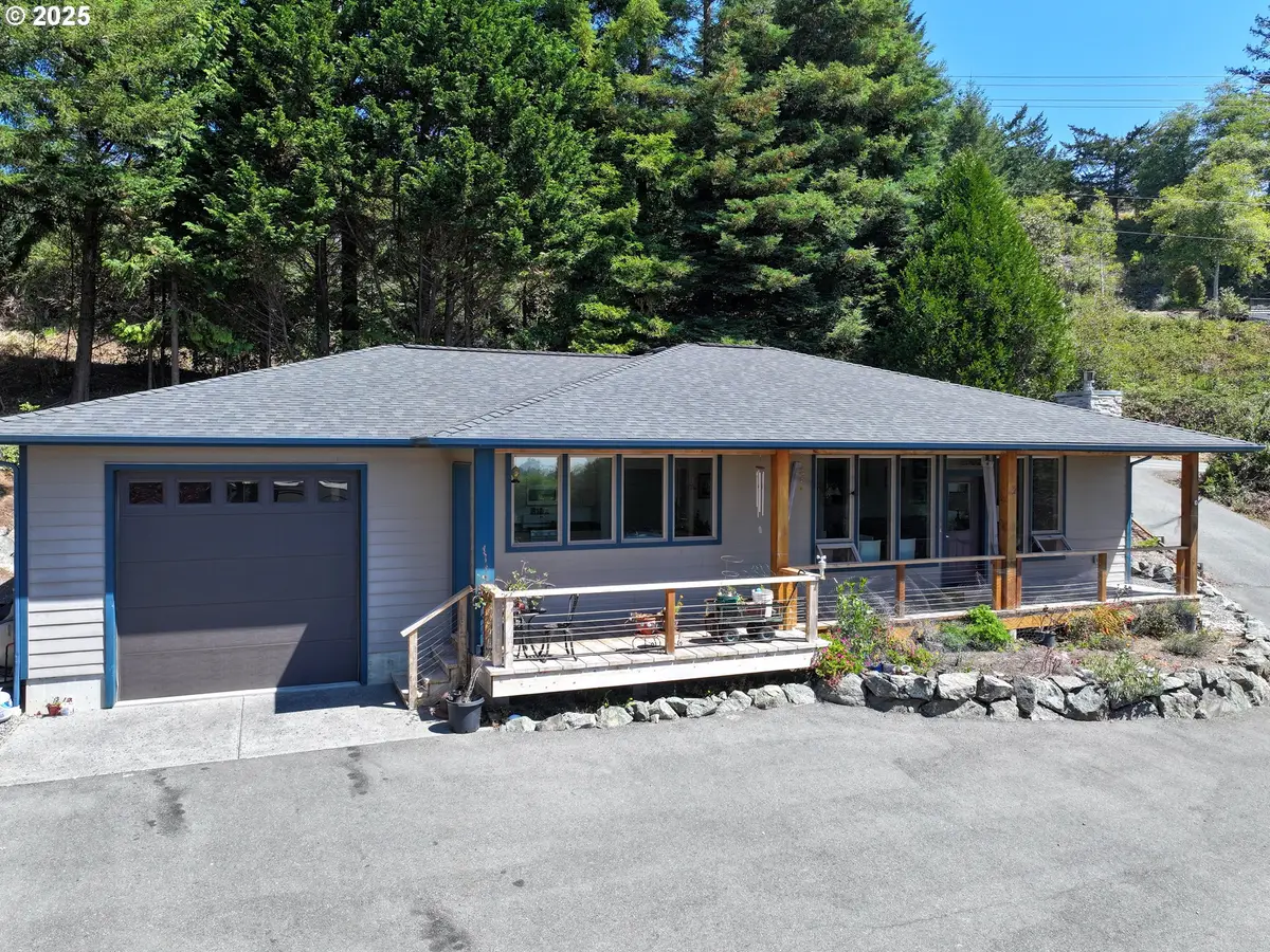 929 Old County Rd, Brookings, OR 97415 - Image #1