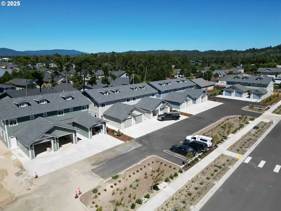 1577 37th St, Florence, OR 97439 - Image #2