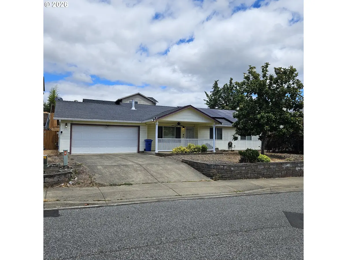 202 NE Plum Ridge Dr, Winston, OR 97496 - #1