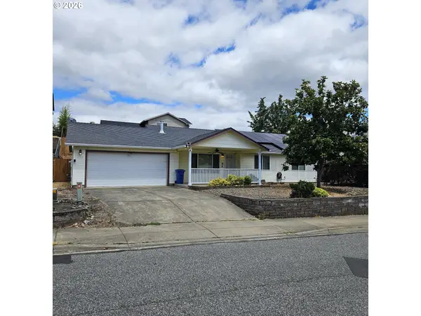 202 NE Plum Ridge Dr, Winston, OR 97496